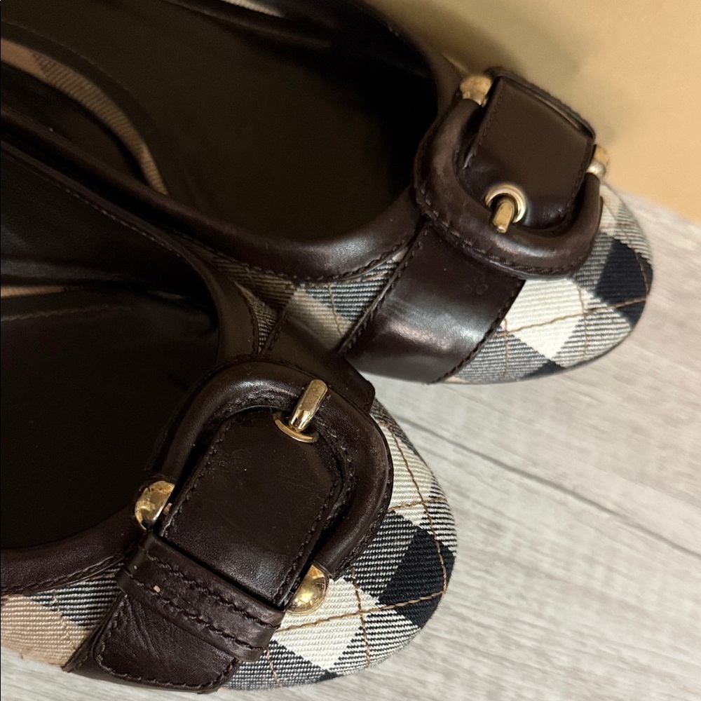 Burberry Women's Checkered Flats - Brown and Black; 39/8.5 - Picture 8 of 9